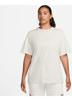 T-shirt damski Nike Sportswear Essential - Brązowy ze sklepu Nike poland w kategorii Bluzki damskie - zdjęcie 161522335
