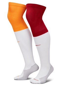 Wysokie skarpety piłkarskie Galatasaray Stadium 2022/23 (wersja domowa/wyjazdowa) - Biel ze sklepu Nike poland w kategorii Skarpetogetry piłkarskie - zdjęcie 161522736