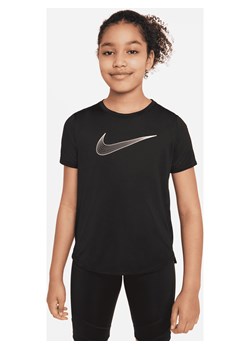 Koszulka treningowa z krótkim rękawem dla dużych dzieci (dziewcząt) Dri-FIT Nike One - Czerń ze sklepu Nike poland w kategorii Bluzki dziewczęce - zdjęcie 161522839