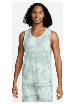 Męska koszulka bez rękawów z nadrukiem na całej powierzchni do jogi Nike Dri-FIT - Szary ze sklepu Nike poland w kategorii T-shirty męskie - zdjęcie 161524295