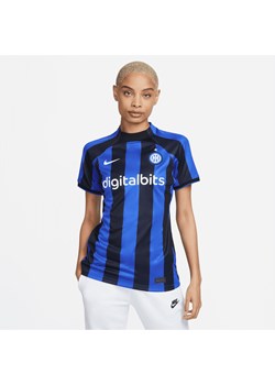 Damska koszulka piłkarska Nike Dri-FIT Inter Mediolan Stadium 2022/23 (wersja domowa) - Niebieski ze sklepu Nike poland w kategorii Bluzki damskie - zdjęcie 161524428