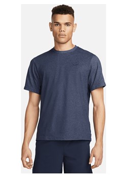 Męska uniwersalna koszulka z krótkim rękawem Dri-FIT Nike Primary - Niebieski ze sklepu Nike poland w kategorii T-shirty męskie - zdjęcie 161524655