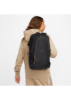 Plecak Nike Sportswear Essentials (20 l) - Czerń ze sklepu Nike poland w kategorii Plecaki - zdjęcie 161524777
