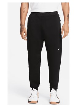 Nike Therma-FIT ADV A.P.S. Męskie spodnie do fitnessu z dzianiny - Czerń ze sklepu Nike poland w kategorii Spodnie męskie - zdjęcie 161524916