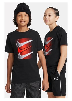 T-shirt dla dużych dzieci Nike Sportswear - Czerń ze sklepu Nike poland w kategorii T-shirty chłopięce - zdjęcie 161524975