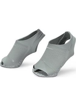 Skarpety damskie bez palców NikeGrip Dri-FIT Studio - Szary ze sklepu Nike poland w kategorii Skarpetki damskie - zdjęcie 161524987
