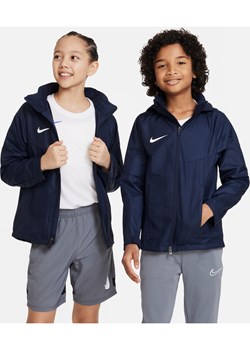 Przeciwdeszczowa kurtka piłkarska dla dużych dzieci Nike Storm-FIT Academy23 - Niebieski ze sklepu Nike poland w kategorii Kurtki chłopięce - zdjęcie 161525085