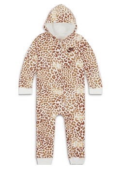 Pajacyk dla niemowląt Nike Hooded Printed Coverall (12–24 M) - Brązowy ze sklepu Nike poland w kategorii Pajacyki - zdjęcie 161525649