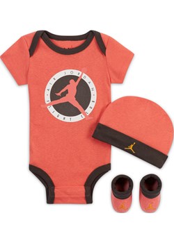 Trzyczęściowy zestaw body dla niemowląt Jordan MVP 3-Piece Box Set - Pomarańczowy ze sklepu Nike poland w kategorii Komplety niemowlęce - zdjęcie 161526479