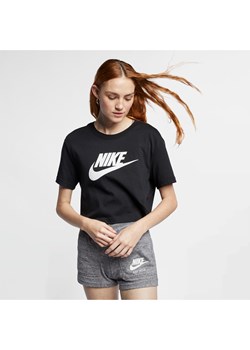 Damski T-shirt o krótkim kroju z logo Nike Sportswear Essential - Czerń ze sklepu Nike poland w kategorii Bluzki damskie - zdjęcie 161527137