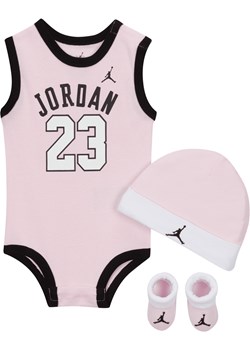 Zestaw body, czapka i buciki dla niemowląt Jordan Jumpman - Różowy ze sklepu Nike poland w kategorii Komplety niemowlęce - zdjęcie 161528189