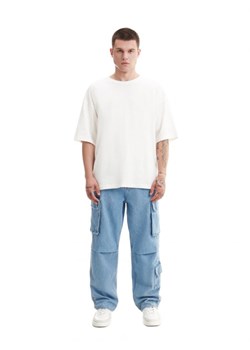 Cropp - Jasnoniebieskie jeansy wide leg - niebieski ze sklepu Cropp w kategorii Jeansy męskie - zdjęcie 161554077