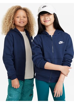 Bluza z kapturem i zamkiem na całej długości dla dużych dzieci Nike Sportswear Club Fleece - Niebieski ze sklepu Nike poland w kategorii Bluzy chłopięce - zdjęcie 161609936