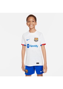 Koszulka piłkarska dla dużych dzieci Nike Dri-FIT FC Barcelona Stadium 2023/24 (wersja wyjazdowa) - Biel ze sklepu Nike poland w kategorii T-shirty chłopięce - zdjęcie 161610228