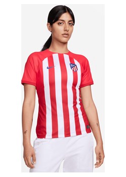 Damska koszulka piłkarska Nike Dri-FIT Atlético Madryt Stadium 2023/24 (wersja domowa) - Czerwony ze sklepu Nike poland w kategorii Bluzki damskie - zdjęcie 161610479