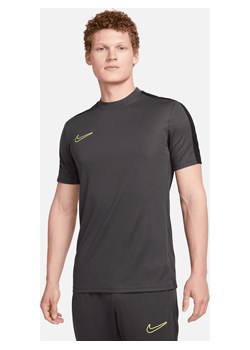 Męska koszulka piłkarska z krótkim rękawem Dri-FIT Nike Academy - Szary ze sklepu Nike poland w kategorii T-shirty męskie - zdjęcie 161610558