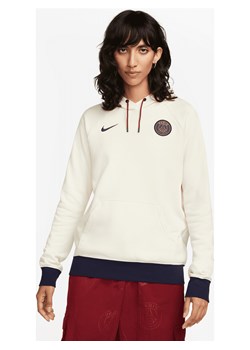 Damska dzianinowa bluza piłkarska z kapturem Nike Paris Saint-Germain Essential - Biel ze sklepu Nike poland w kategorii Bluzy damskie - zdjęcie 161610818