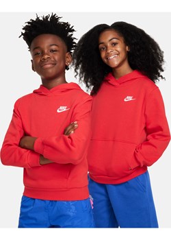 Bluza z kapturem dla dużych dzieci Nike Sportswear Club Fleece - Czerwony ze sklepu Nike poland w kategorii Bluzy chłopięce - zdjęcie 161610888