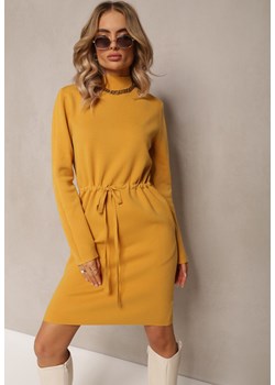 Żółta Sweterkowa Sukienka Pudełkowa ze Ściągaczem Helmineka ze sklepu Renee odzież w kategorii Sukienki - zdjęcie 161642705