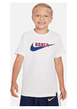 T-shirt Nike FC Barcelona Swoosh - Biel ze sklepu Nike poland w kategorii T-shirty chłopięce - zdjęcie 161649555