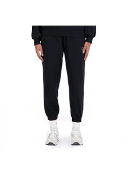 Spodnie New Balance WP33508BK - czarne ze sklepu streetstyle24.pl w kategorii Spodnie damskie - zdjęcie 161656149