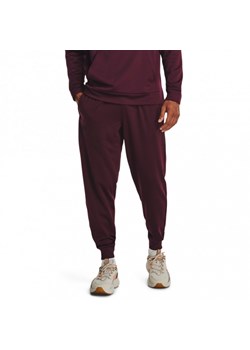 Męskie spodnie treningowe Under Armour UA Armour Fleece Joggers - bordowe ze sklepu Sportstylestory.com w kategorii Spodnie męskie - zdjęcie 161669787