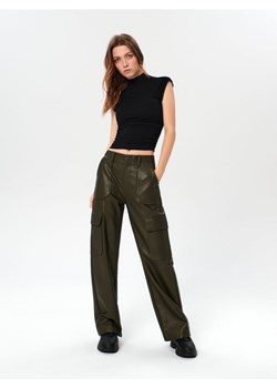 Sinsay - Spodnie z imitacji skóry - zielony ze sklepu Sinsay w kategorii Spodnie damskie - zdjęcie 161682827