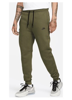 Joggery męskie Nike Sportswear Tech Fleece - Zieleń ze sklepu Nike poland w kategorii Spodnie męskie - zdjęcie 161708535