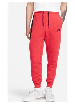 Joggery męskie Nike Sportswear Tech Fleece - Czerwony ze sklepu Nike poland w kategorii Spodnie męskie - zdjęcie 161708568