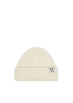 Cropp - Kremowa czapka dockerka - kremowy ze sklepu Cropp w kategorii Czapki zimowe damskie - zdjęcie 161813529