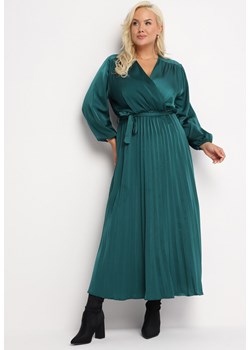 Zielona Sukienka Maxi z Gumką w Pasie i Kopertowym Dekolcie Bertrama ze sklepu Born2be Odzież w kategorii Sukienki - zdjęcie 161841357