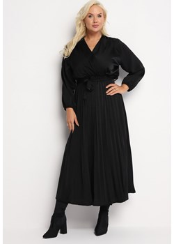 Czarna Sukienka Maxi z Gumką w Pasie i Kopertowym Dekolcie Bertrama ze sklepu Born2be Odzież w kategorii Sukienki - zdjęcie 161841369