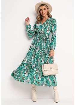 Zielona Plisowana Sukienka z Gumką w Pasie i Wzorem Paisley Carella ze sklepu Born2be Odzież w kategorii Sukienki - zdjęcie 161954008