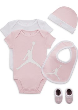 Pięcioczęściowy zestaw z body dla niemowląt Jordan 5-Piece Core Gift Set - Różowy ze sklepu Nike poland w kategorii Komplety niemowlęce - zdjęcie 161956668