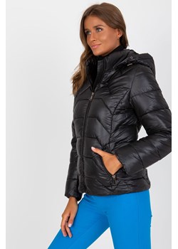 Czarna pikowana kurtka przejściowa z kapturem ze sklepu 5.10.15 w kategorii Kurtki damskie - zdjęcie 161983286