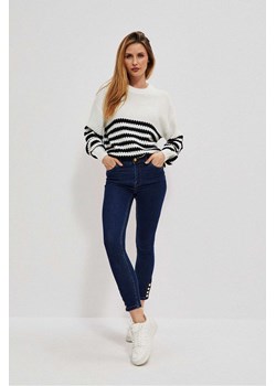 Granatowe spodnie damskie jeansowe z ozdobnymi guzikami ze sklepu 5.10.15 w kategorii Jeansy damskie - zdjęcie 161986826