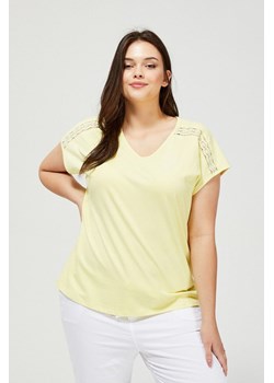 Żółty T-shirt damski na krótki rękaw z ażurowym zdobieniem ze sklepu 5.10.15 w kategorii Bluzki damskie - zdjęcie 161994005