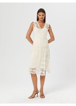 Sinsay - Sukienka midi z haftem - kremowy ze sklepu Sinsay w kategorii Sukienki - zdjęcie 161995915