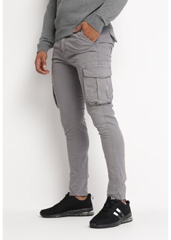 Jasnoszare Spodnie Bojówki z Kieszeniami Eselam ze sklepu Born2be Odzież w kategorii Spodnie męskie - zdjęcie 161996867