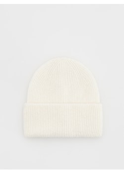 Reserved - Prążkowana czapka beanie - złamana biel ze sklepu Reserved w kategorii Czapki zimowe damskie - zdjęcie 162027605