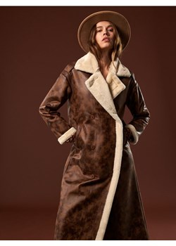 Sinsay - Płaszcz z imitacji futra - brązowy ze sklepu Sinsay w kategorii Płaszcze damskie - zdjęcie 162050307