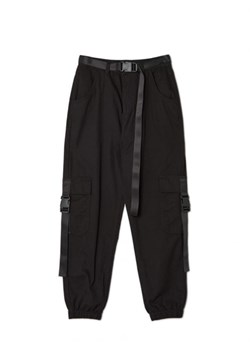 Cropp - Czarne joggery z paskiem - czarny ze sklepu Cropp w kategorii Spodnie damskie - zdjęcie 162054367