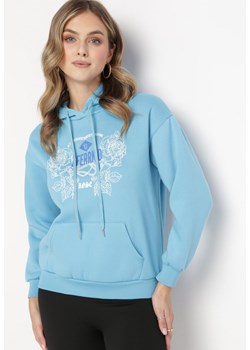 Jasnoniebieska Bluza z Kapturem i Nadrukiem oraz Ściągaczami Apperforda ze sklepu Born2be Odzież w kategorii Bluzy damskie - zdjęcie 162066338
