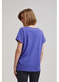 Bawełniany t-shirt z dekoltem w serek fioletowy ze sklepu Moodo.pl w kategorii Bluzki damskie - zdjęcie 162071935
