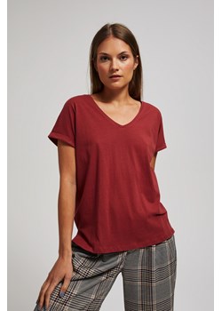 Bawełniany t-shirt z dekoltem w serek bordowy ze sklepu Moodo.pl w kategorii Bluzki damskie - zdjęcie 162071978