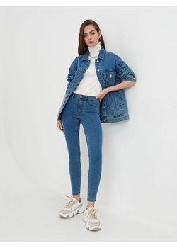 Sinsay - Jeansy skinny mid waist - niebieski ze sklepu Sinsay w kategorii Jeansy damskie - zdjęcie 162075949