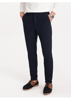Spodnie męskie z gumką w pasie w delikatną kratę - granatowe V1 OM-PACP-0120 ze sklepu ombre w kategorii Spodnie męskie - zdjęcie 162078097