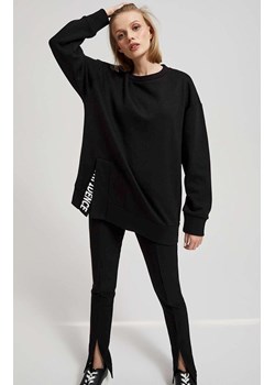 Bluza oversize czarna z napisem 4205, Kolor czarny, Rozmiar XS, Moodo ze sklepu Primodo w kategorii Bluzy damskie - zdjęcie 162083305
