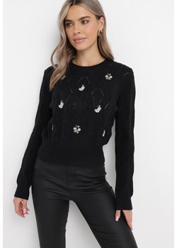 Czarny Sweter o Klasycznym Kroju z Haftowanymi Kwiatami Chasane ze sklepu Born2be Odzież w kategorii Swetry damskie - zdjęcie 162105328