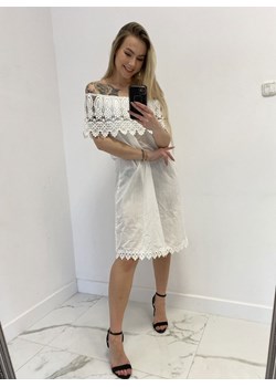 Sukienka z ozdobną koronką Ioamnet - biały ze sklepu pakuten.pl w kategorii Sukienki - zdjęcie 162157216